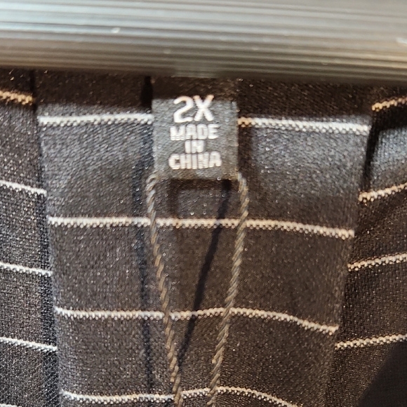 Bobeau Black and White Striped Blouse - Picture 4 of 11